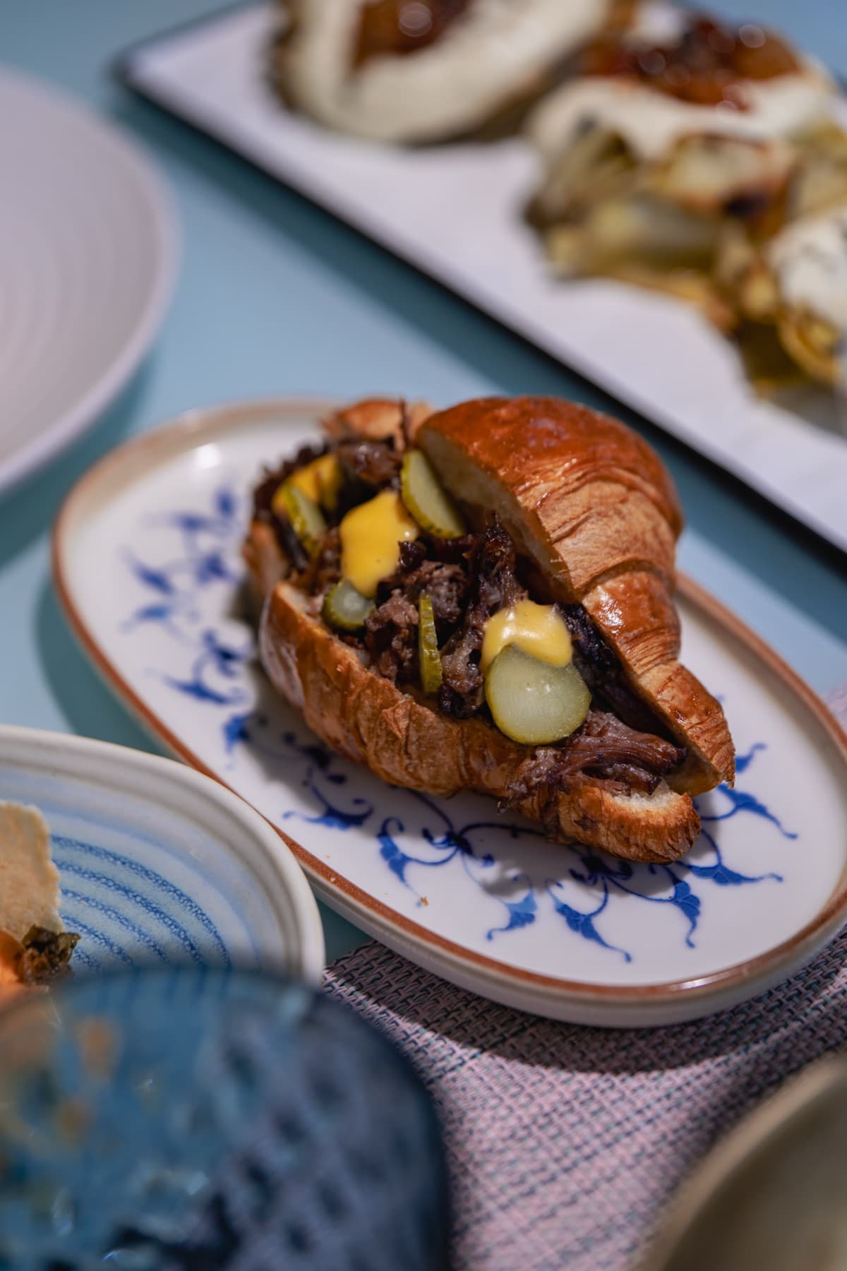 Croissant de rabo de toro, cocina de fusión de Calabajío